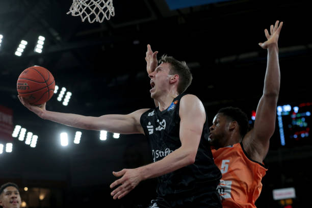 在主场以4 在主场以4