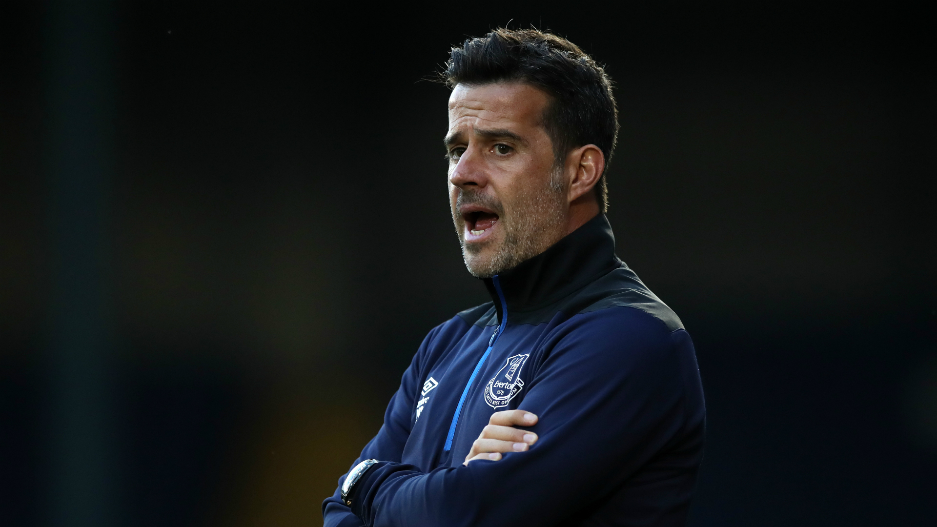 右后卫立刻 右后卫立刻